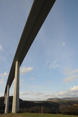 On passe par dessus ou par dessous _4497142799_l.jpg